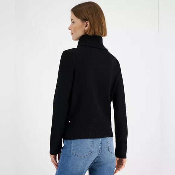 NWT Tommy Hilfiger Snowflake Black and White Turtleneck Sweater - Picture 3 of 4